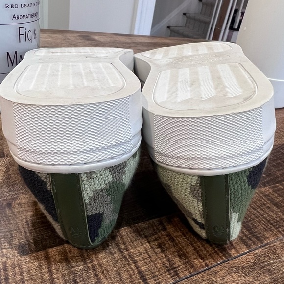 Stubbs and Wootton Camo sneakers size 8 but run big (fit like 9) - Picture 4 of 9